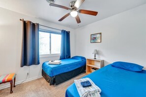 5 chambres, bureau, fer et planche à repasser, lit parapluie