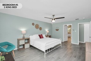 6 bedrooms, desk, iron/ironing board, travel crib