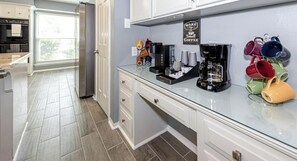 Kylskåp, mikrovågsugn, ugn och spishäll