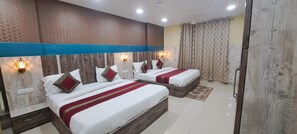 Phòng dành cho gia đình | Trang bị nội thất với thiết kế riêng biệt, bàn 