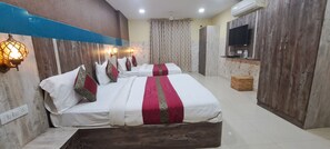 Phòng dành cho gia đình | Trang bị nội thất với thiết kế riêng biệt, bàn 