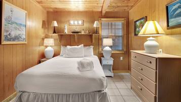 House, Multiple Beds, Patio, Garden View (Vintage Waves) | 2 bedrooms, individually decorated, individually furnished, bed sheets