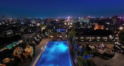 May De Ville Corner Hotel