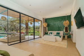 7 habitaciones y caja de seguridad en la habitación 