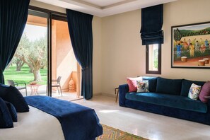 9 室のベッドルーム、セーフティボ  ックス (室内)、アイロン / アイロン台、WiFi (無料)