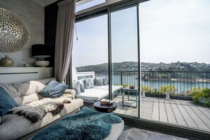 Smart TV, fireplace - Absolute Luxury and Calm in Marners Rock No 3 With Superb Sea Views (Fowey)