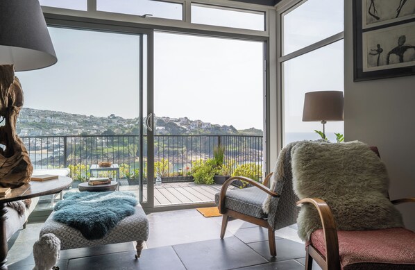 Smart TV, fireplace - Absolute Luxury and Calm in Marners Rock No 3 With Superb Sea Views (Fowey)