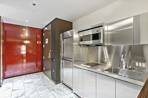 Réfrigérateur, micro-ondes, plaque de cuisson, lave-vaisselle