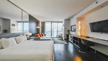 Escrivaninha, ferros/tábuas de passar roupa, Wi-Fi de cortesia