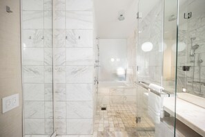 Dusche, Whirlpool, Haartrockner, Handtücher