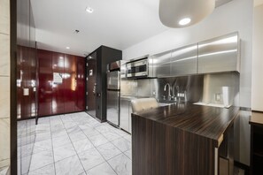 Refrigerador, microondas, parrilla de estufa y lavavajillas 
