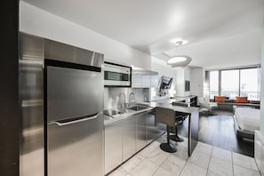Refrigerador, microondas, parrilla de estufa y lavavajillas 
