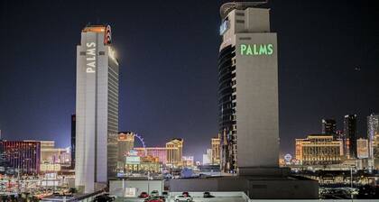 SVS: Studio with Strip View at Palms Place