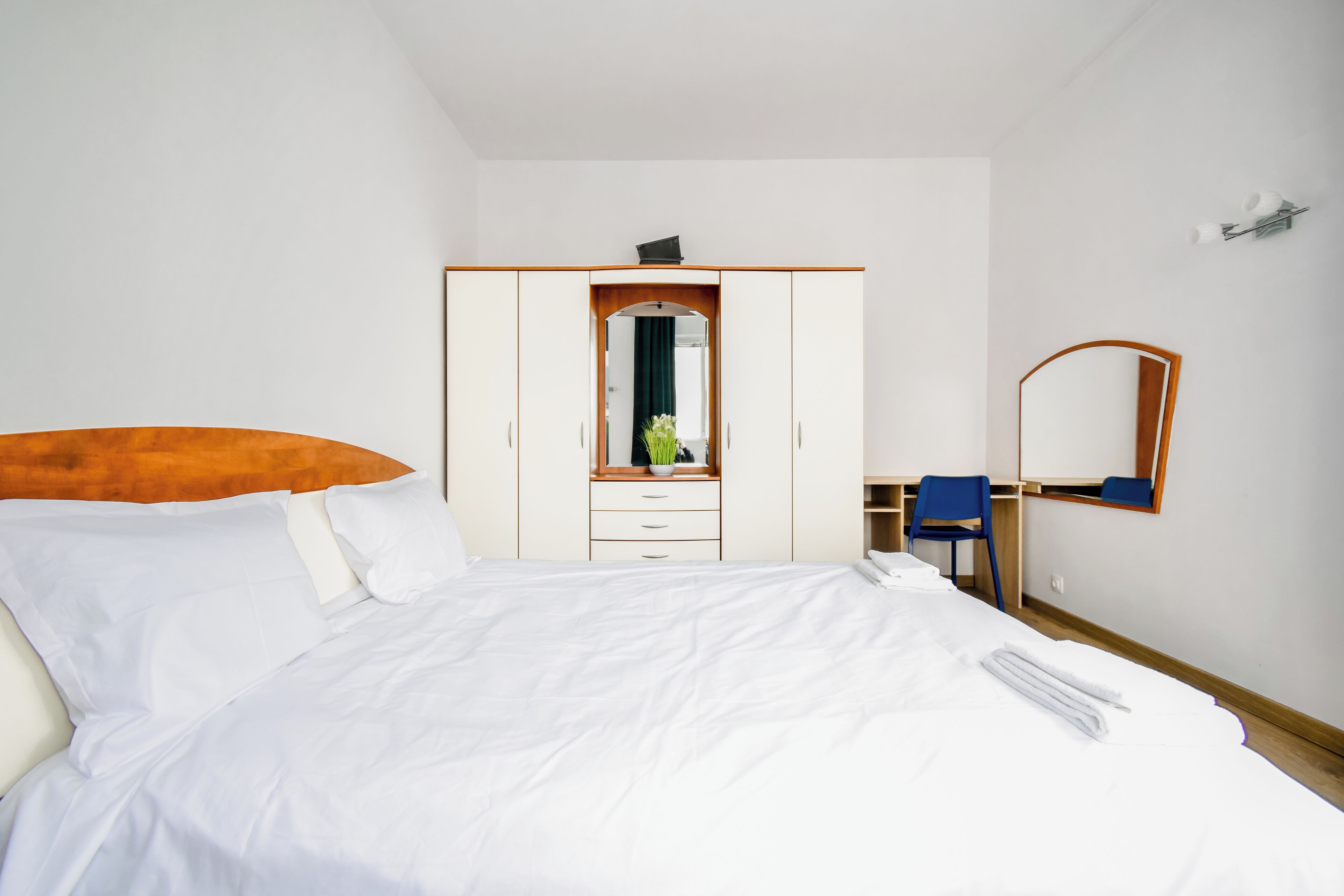 2 bedrooms, desk, iron/ironing board, free WiFi