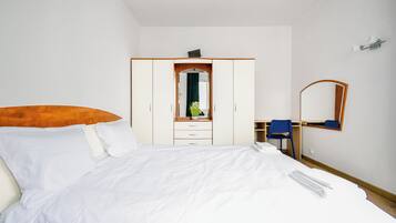 2 室のベッドルーム、デスク、アイロン / アイロン台、WiFi (無料)