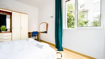 2 Schlafzimmer, Schreibtisch, Bügeleisen/Bügelbrett, kostenloses WLAN