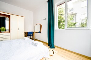 2 多间卧室、办公桌、熨斗/熨衣板、免费 WiFi