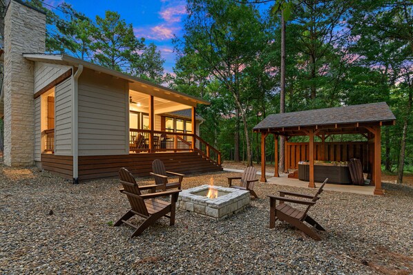 Terrace/patio - Pickleball, Pool, Splash Fountain ,Clubhouse , Walking Trails , Basketball (Broken Bow)