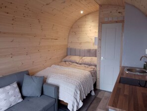 1 bedroom, WiFi, bed sheets - Seaview Cabin, Walk to the beach & harbour (Dunbeath)