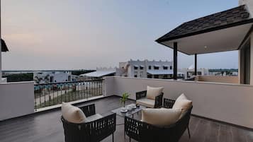 Hazel Suite | 1 bedroom, in-room safe, desk, laptop workspace