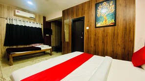 Deluxe Room | Free WiFi - Hotel Uday Palace (Indore)