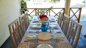 Villa, 4 Bedrooms, Smoking, Patio | Ruang makan