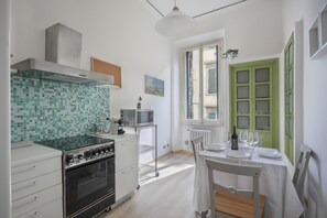 Appartement Familial, 2 chambres, cuisine | Cuisine privée | Bouilloire électrique, grille-pain