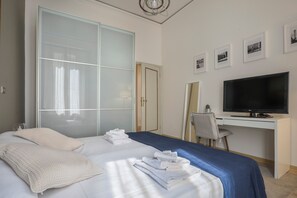Family Apartment, 2 Bedrooms, Kitchen | 2 bedrooms, iron/ironing board, free WiFi - Synagogue Suite (Florence)