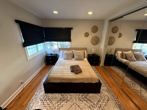 3 Schlafzimmer, Schreibtisch, Bügeleisen/Bügelbrett, Reisekinderbett