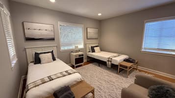 3 bedrooms, desk, iron/ironing board, travel crib