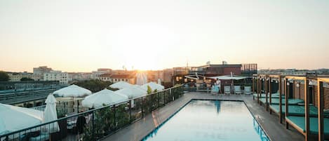 Een seizoensgebonden buitenzwembad