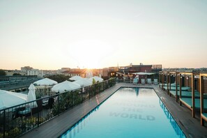Sæsonbestemt udendørs pool