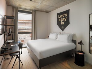 Habitación ejecutiva doble | Ropa de cama de alta calidad, minibar, caja fuerte y escritorio