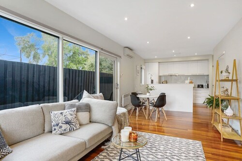 Blue Chip Williamstown Beach Bay Townhouse
