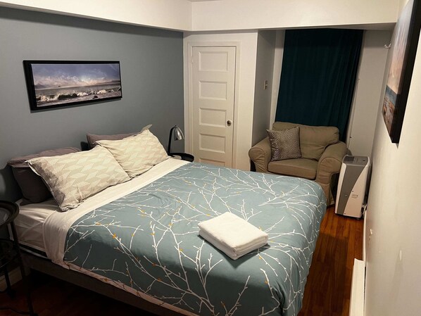 2 dormitorios, escritorio, tabla de planchar con plancha y wifi