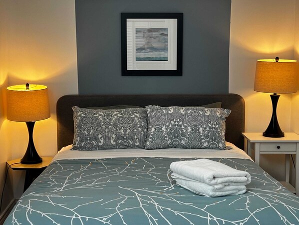 2 bedrooms, desk, iron/ironing board, WiFi