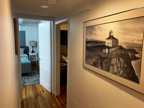 2 dormitorios, escritorio, tabla de planchar con plancha y wifi