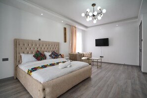 Family Apartment, City View | 5 bedrooms, individually decorated, individually furnished, free WiFi - Lux Suites Platinum Oak Residency (Nairobi)