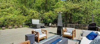 Mid-Century Estate - Home/Loft - Hot Tub/Game Room