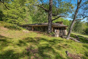 Exterior - Mid-Century Estate - Home/Loft - Hot Tub/Game Room (South Pittsburg)