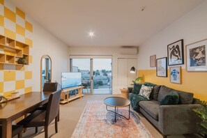 TV - Linwood Luxe Your Elegant 1BR Oasis on Cashel (Christchurch)