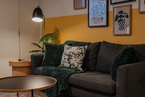 TV - Linwood Luxe Your Elegant 1BR Oasis on Cashel (Christchurch)