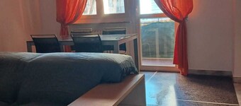 Family & Pet Friendly - 5 Seats - Near Ferry and Cruise Terminal - Port