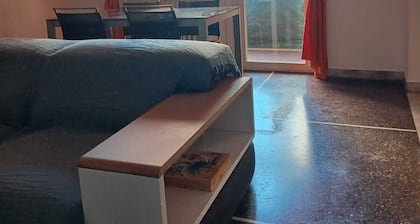 Family & Pet Friendly - 5 Seats - Near Ferry and Cruise Terminal - Port