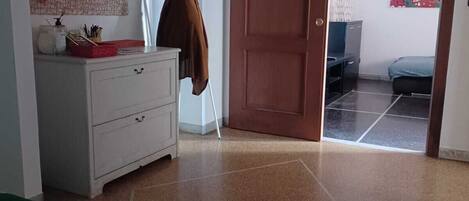 2 bedrooms, in-room safe, iron/ironing board, free WiFi