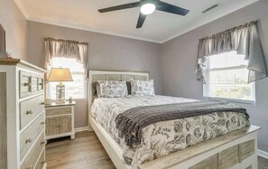 3 slaapkamers, een strijkplank/strijkijzer, wifi, beddengoed