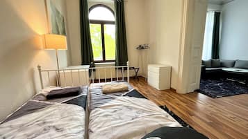 2 Schlafzimmer, Schreibtisch, Reisekinderbett, WLAN