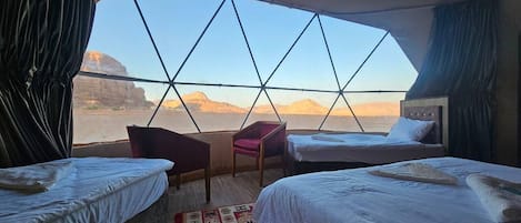 Chambre Familiale, vue colline