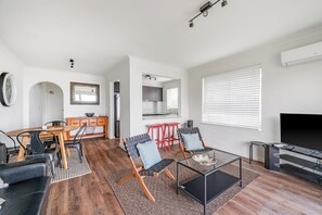 TV - Flynn's View 24 - 2 bedroom unit at Flynn's beach (Port Macquarie)