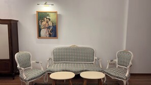 Egyptian cotton sheets, premium bedding, down comforters, pillowtop beds - Otyak Plaza Hotel (Parakar)